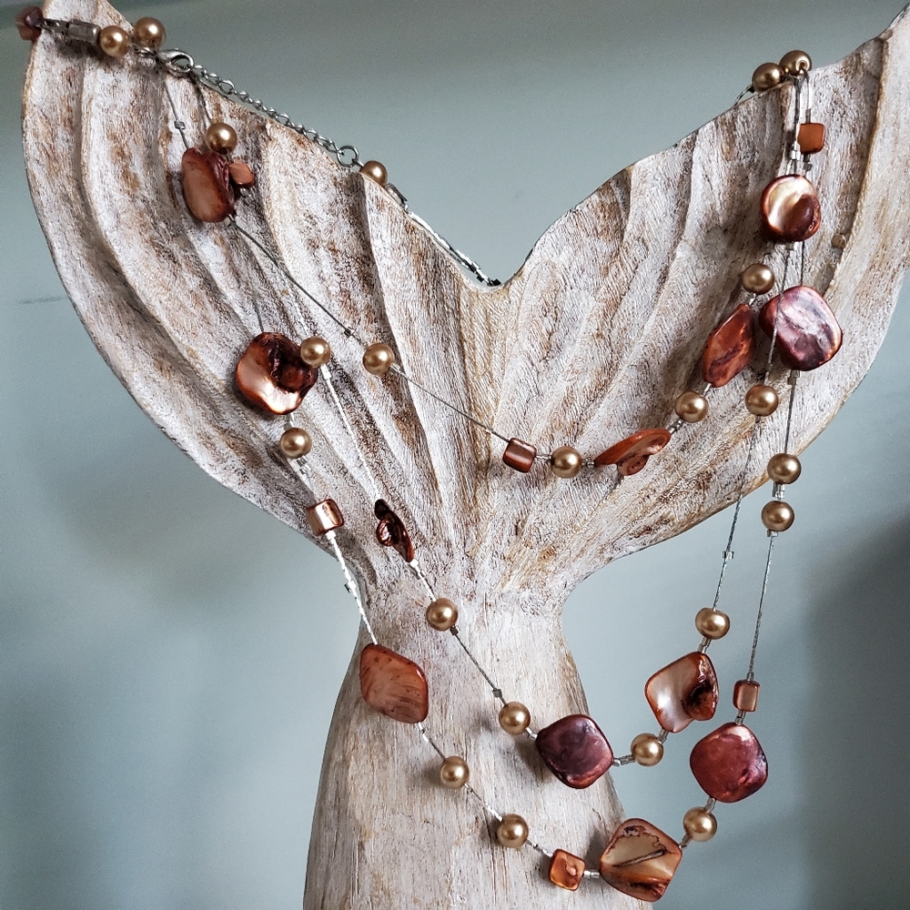 MULTILAYERED SHELL 🐚AND PERAL NECKLACE